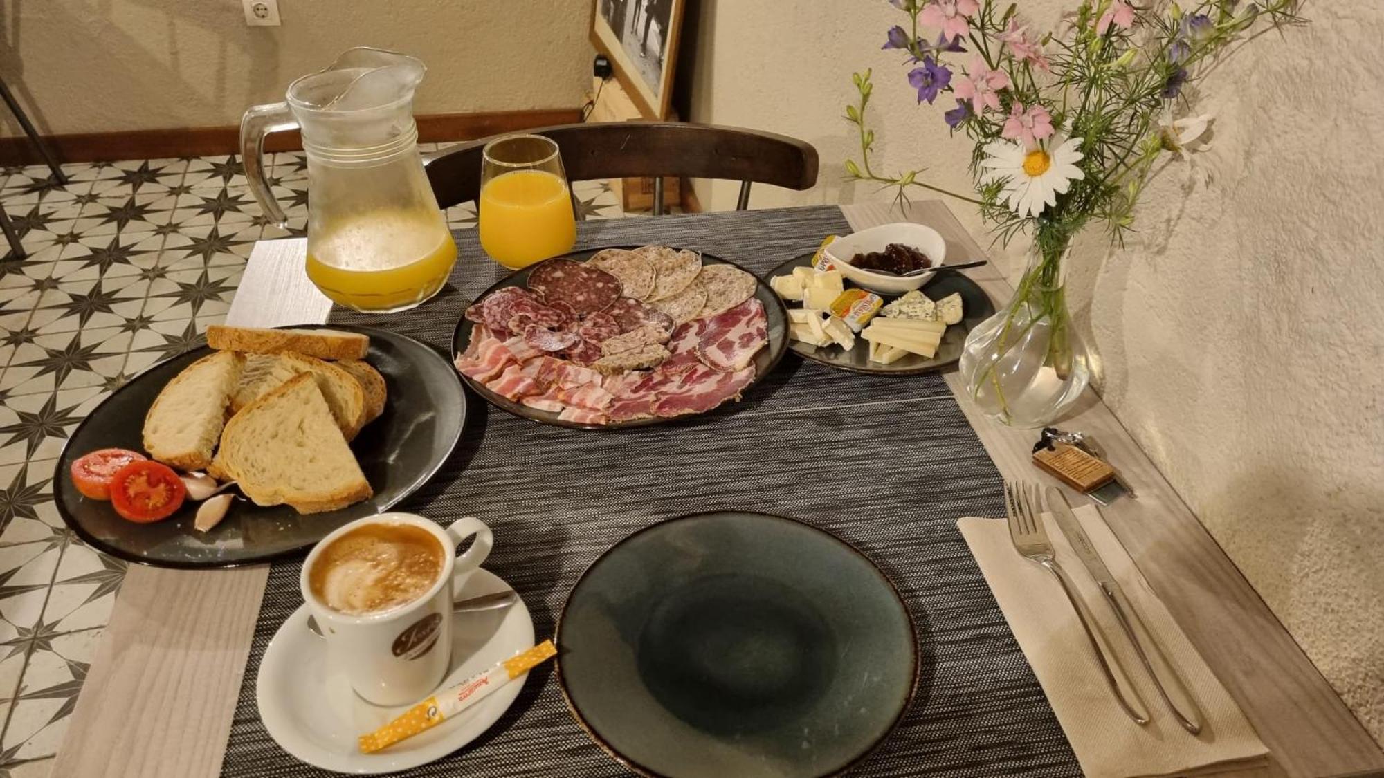 Hostal Can Xicu Capmany المظهر الخارجي الصورة